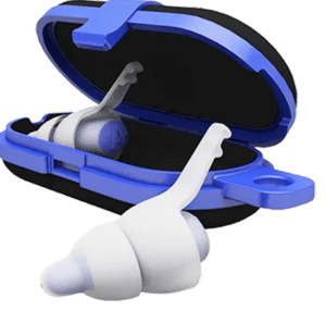 Hvide og blå silikone-ørepropper med ergonomiske flanger i åben blå og sort opbevaringsetui