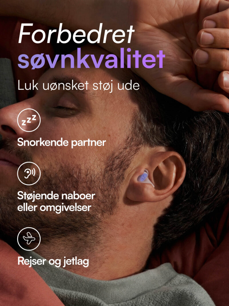 Mand sover med lilla SleepDeep ørepropper for bedre søvn og effektiv støjreduktion